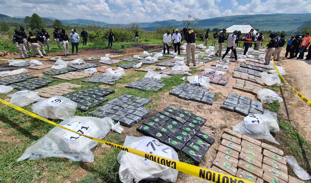 Incineran alrededor de dos toneladas de droga en la capital