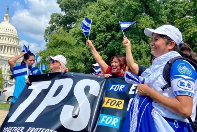 Congresistas y Senadores de EEUU piden a Biden rediseñar el TPS para salvadoreños y hondureños