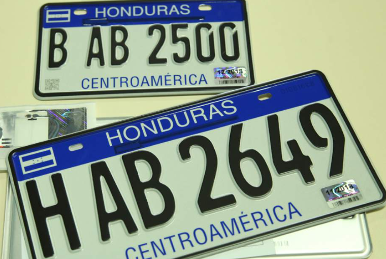 A la falta de DNI y licencias de conducir se suman las placas vehiculares