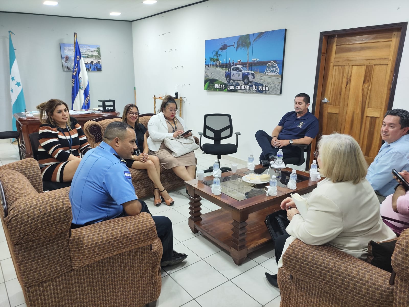 Comandante de la UDEP-1 establece líneas de apoyo con la Embajada de Estados Unidos para la lucha de delitos transnacional Comandante de la UDEP-1 establece líneas de apoyo con la Embajada de Estados Unidos para la lucha de delitos transnacional