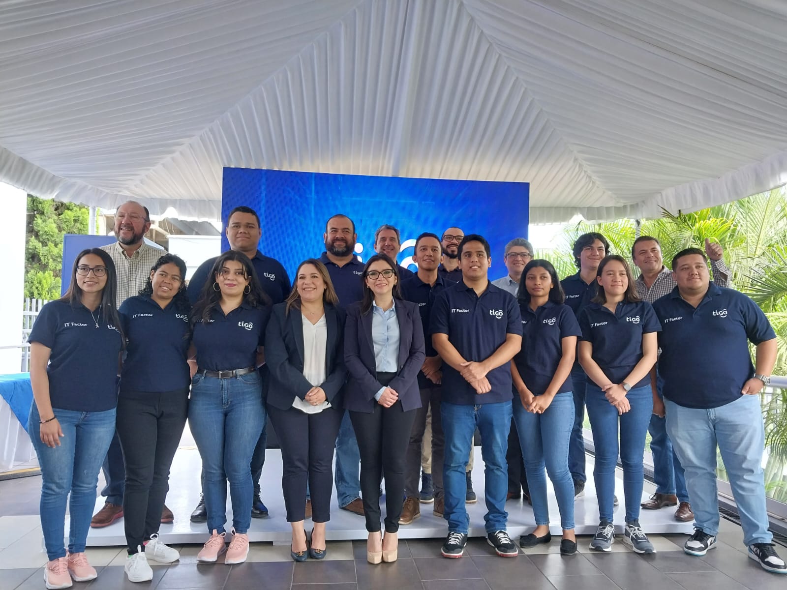 Tigo da la bienvenida a nuevos jóvenes talentos tras culminar el innovador programa «IT Factor»