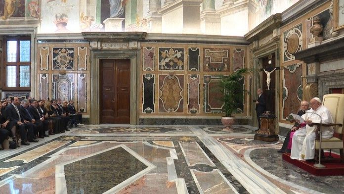 El papa Francisco llama a empresarios a la unidad