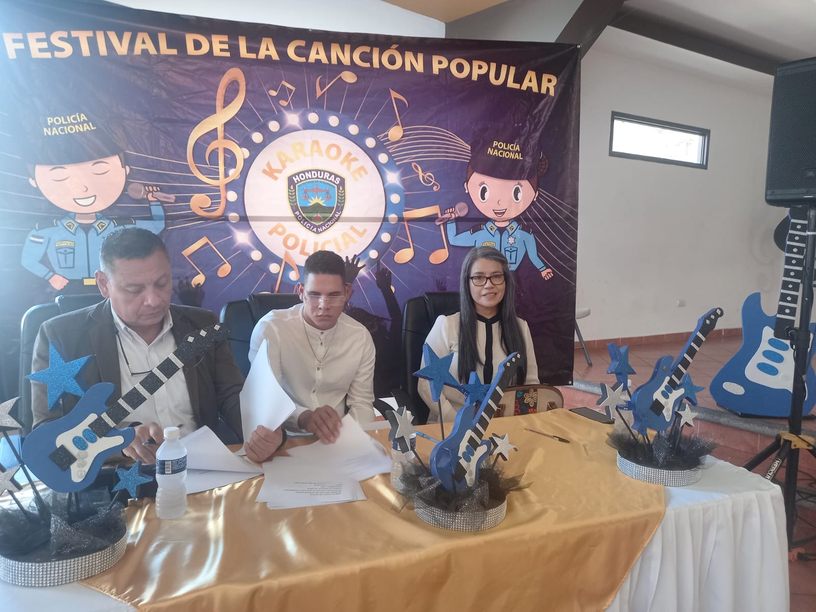 Policía Nacional lleva a cabo el festival de la canción popular Policía Nacional lleva a cabo el festival de la canción popular