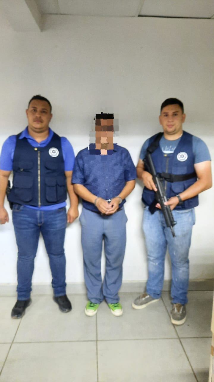 Arrestan a un perito mercantil por el desfalco de 3 millones de lempiras a una empresa en la capital Arrestan a un perito mercantil por el desfalco de 3 millones de lempiras a una empresa en la capital