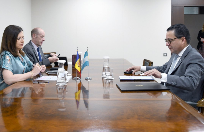 Embajador Marlon Brevé presenta copias de estilo ante Principado de Andorra