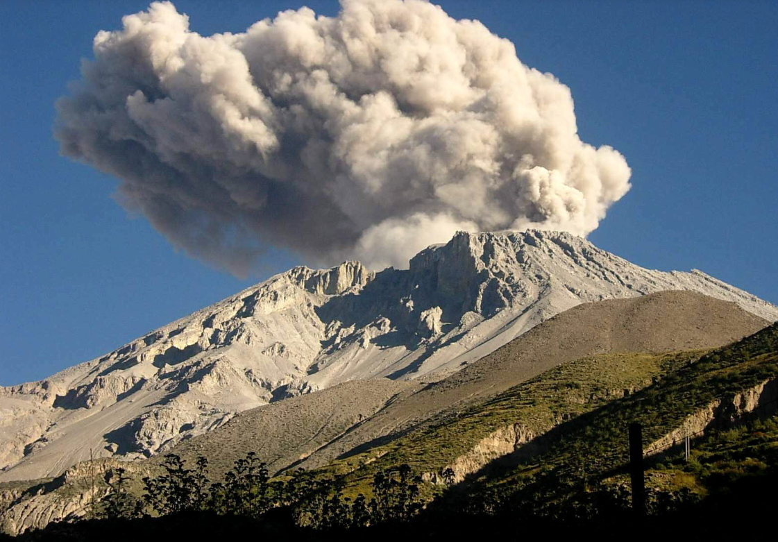Estado de emergencia en Perú en el área cercana al volcán Ubinas por “peligro inminente” Estado de emergencia en Perú en el área cercana al volcán Ubinas por “peligro inminente”