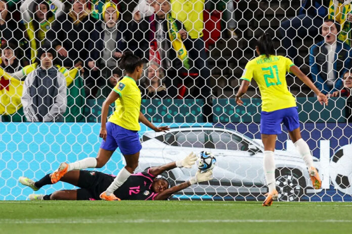 4-0. Brasil golea con triplete de Ary Borges en su debut y asume liderato del grupo F 4-0. Brasil golea con triplete de Ary Borges en su debut y asume liderato del grupo F