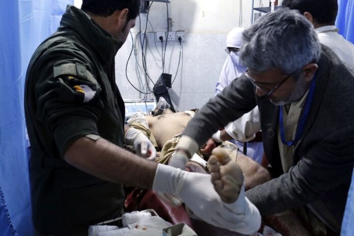 Sube a 35 el número de muertos y a 130 el de heridos en un atentado en Pakistán Sube a 35 el número de muertos y a 130 el de heridos en un atentado en Pakistán