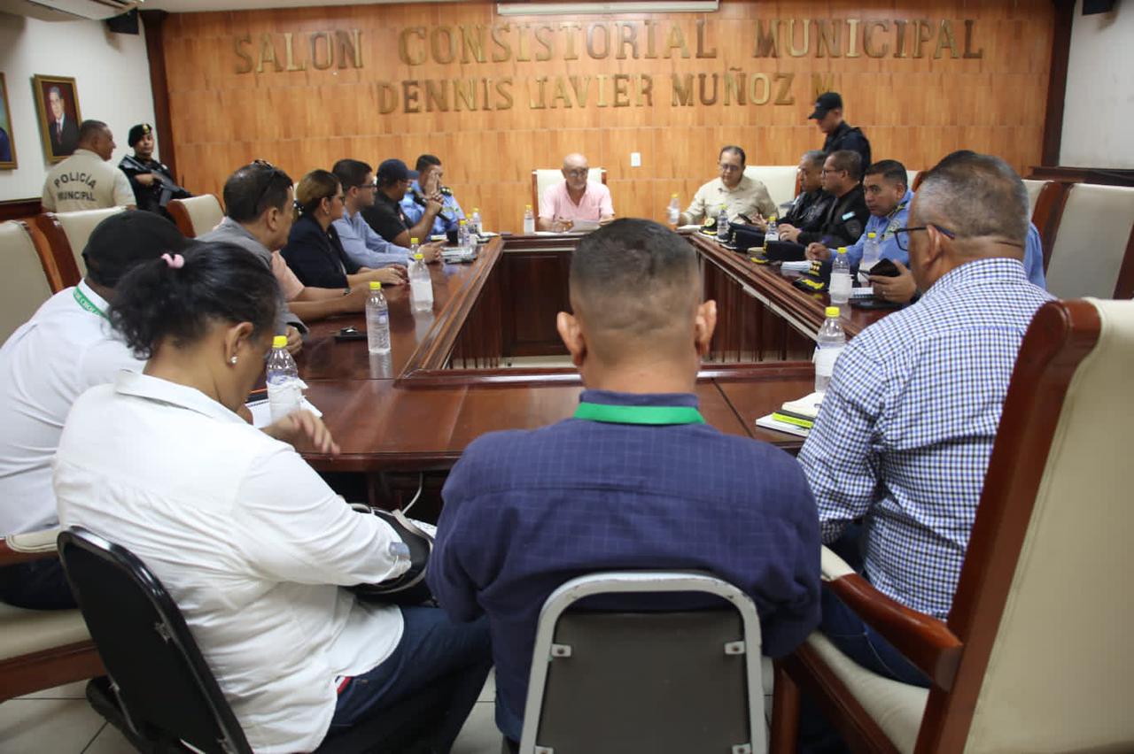 Autoridades municipales reciben al Ministro de Seguridad en el municipio de Choloma Autoridades municipales reciben al Ministro de Seguridad en el municipio de Choloma