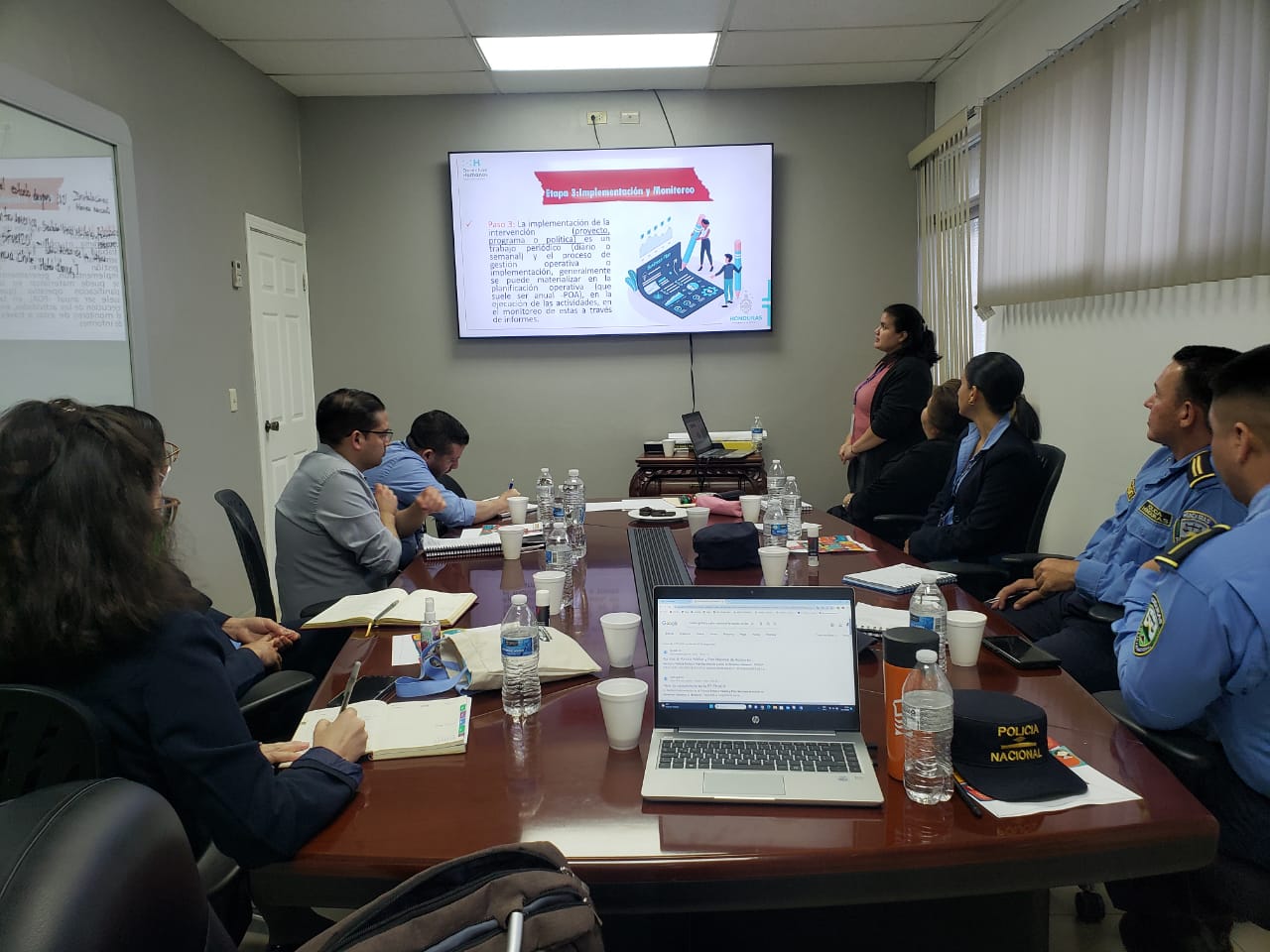 Funcionarios del Departamento de Derechos Humanos de la Secretaría de Seguridad participan en taller de derechos humanos