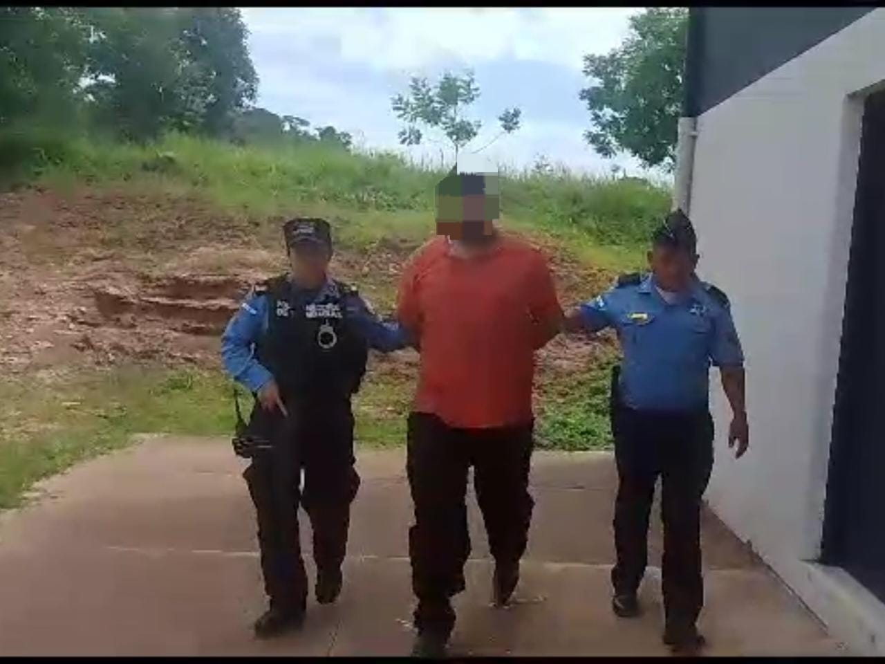 Cuidadano en estado de ebriedad es detenido por el delito de amenazas a muerte con un arma de fuego