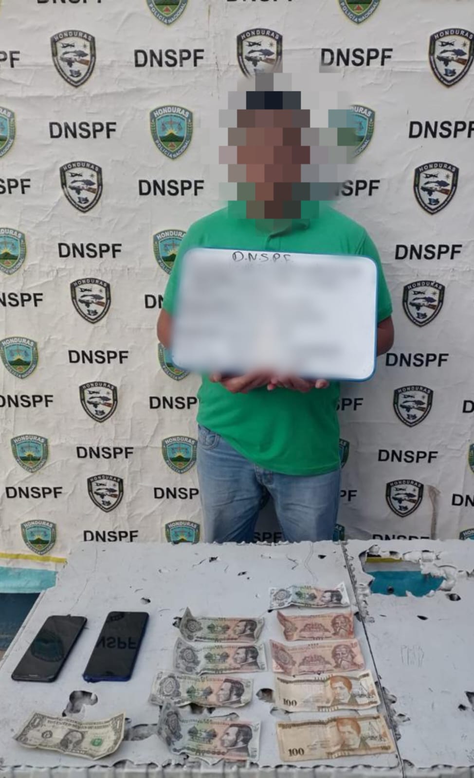 Policías de Frontera capturan un ciudadano por el delito de tráfico de personas en Guasaule Choluteca Policías de Frontera capturan un ciudadano por el delito de tráfico de personas en Guasaule Choluteca