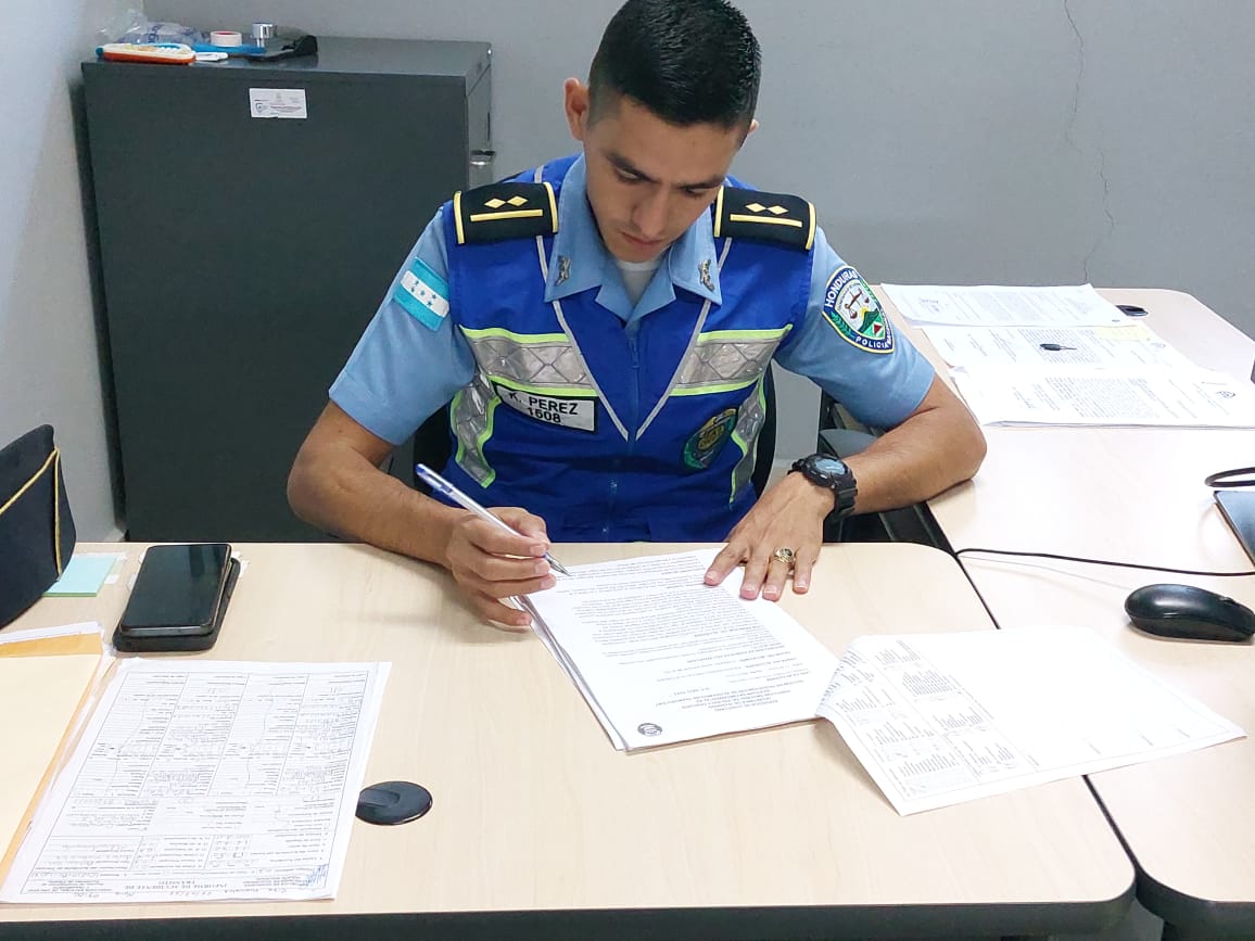 Inspector de Policía kevin Pérez Vargas, recibe el mando de Vialidad y Transporte en Comayagua