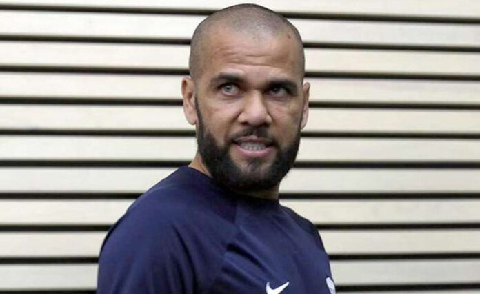 Dani Alves, condenado a cuatro años y seis meses de cárcel por agresión sexual a una joven