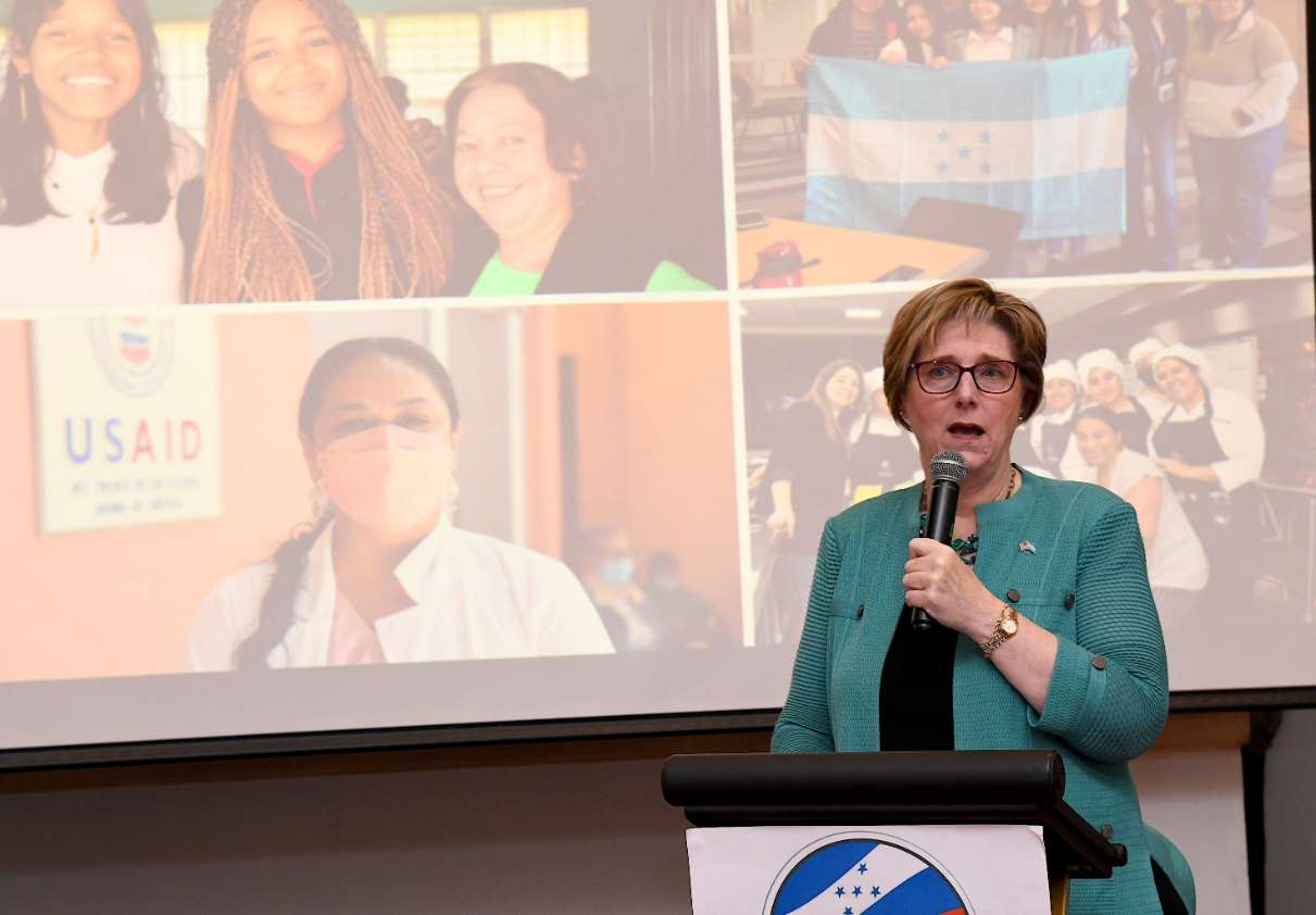 Embajadora Dogu asegura que EEUU sigue comprometido con inversiones en Honduras