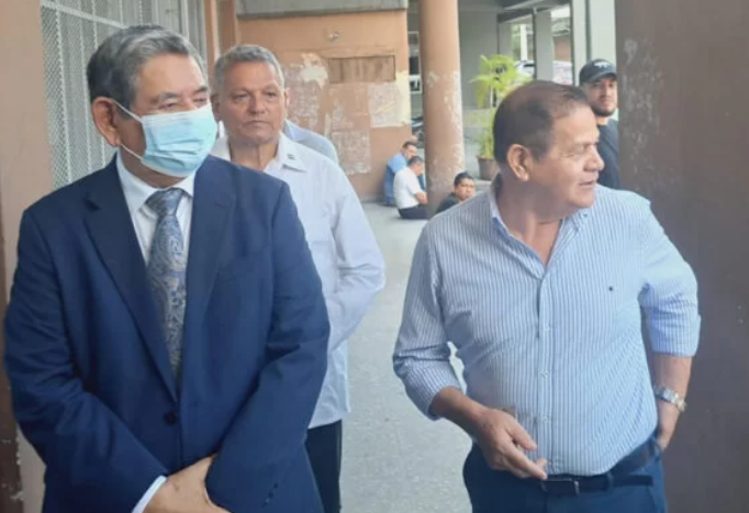 Generales retirados denuncian ante el MP declaraciones del jefe de las FFAA