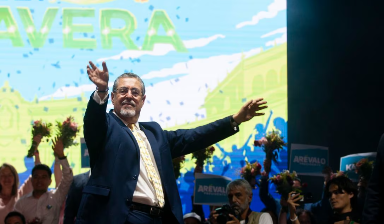 “Esta victoria es del pueblo”: Bernardo Arévalo gana las elecciones presidenciales en Guatemala