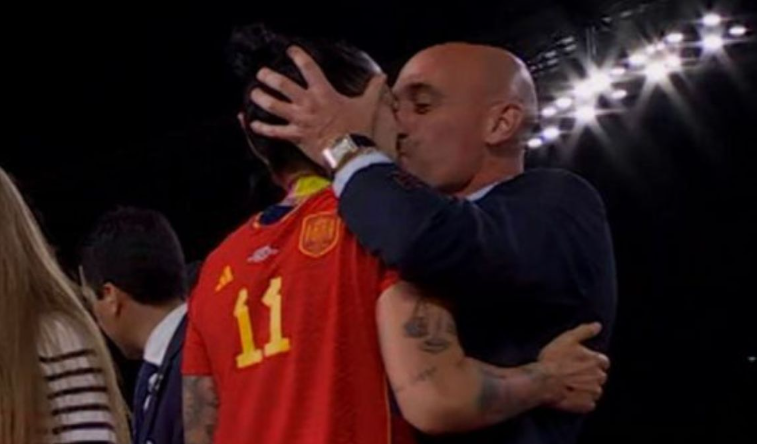 Fiscalía española abre investigación por beso de Rubiales a Hermoso