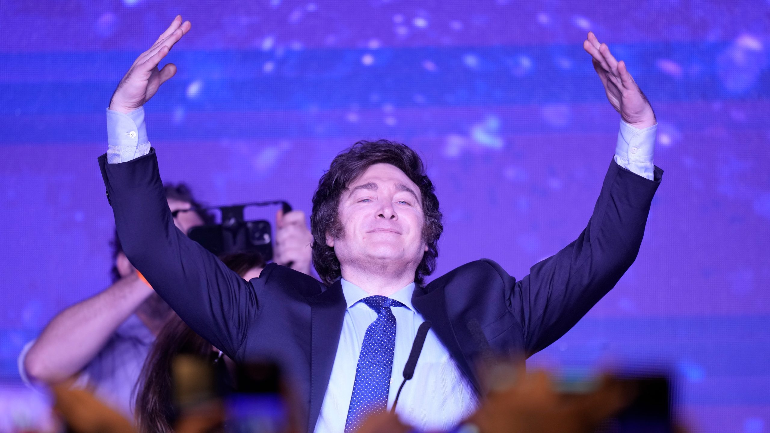 El ultraliberal Javier Milei gana las elecciones primarias en Argentina