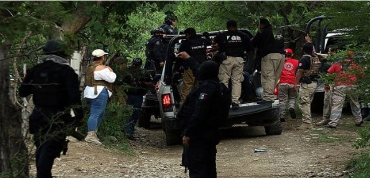 Hallan cadáveres en camioneta en frontera de México con EE.UU.