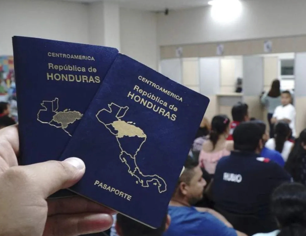 Un millón de libretas de pasaporte presentan errores ortográficos