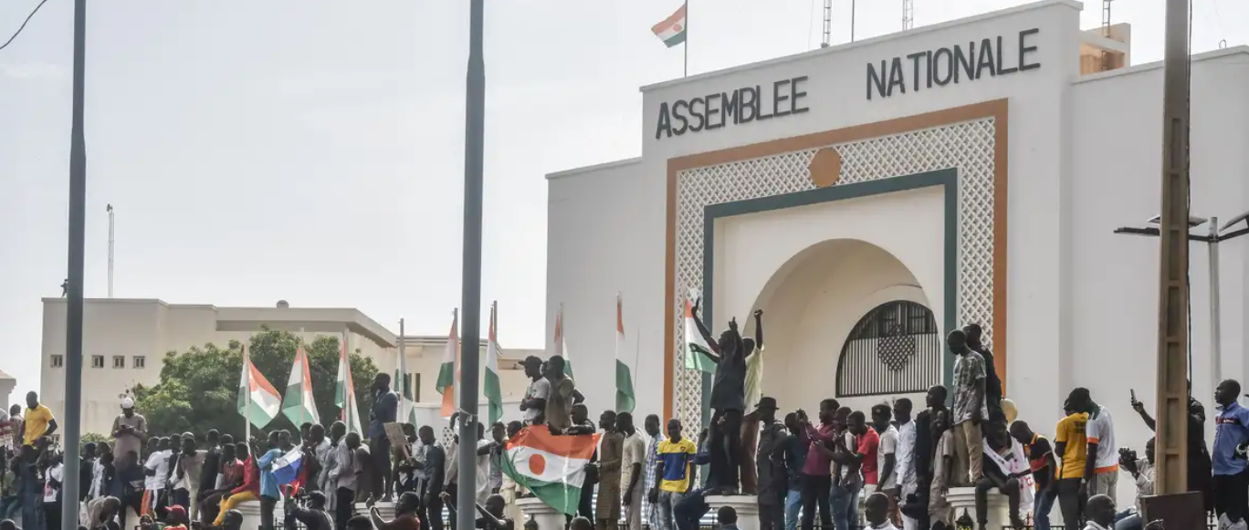 Níger: cientos se manifiestan en la calle a favor del golpe