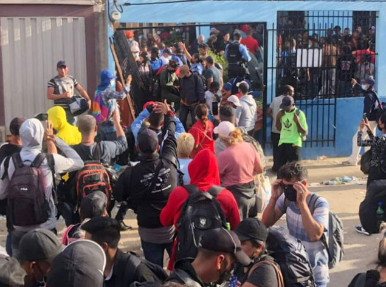 Unos 1.300 migrantes extranjeros salen desde Honduras hacia la frontera con Guatemala