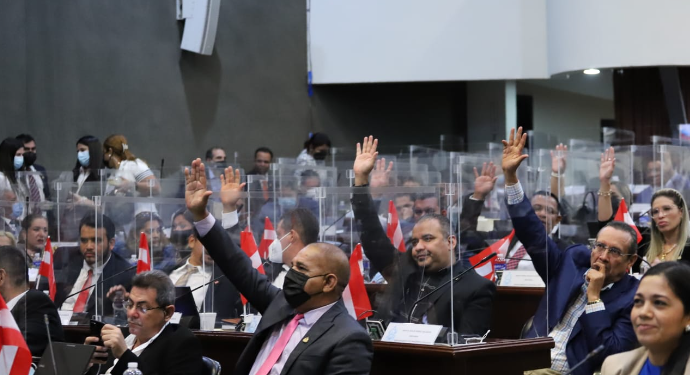 CN: Mario Segura jefe de bancada del partido Liberales acepta que recibieron subsidios