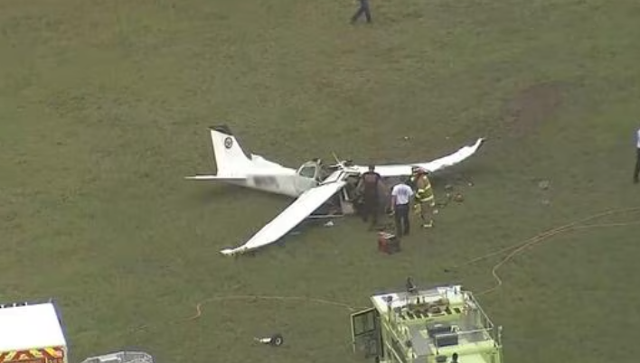 Un muerto y dos heridos al estrellarse una avioneta en un aeropuerto de Florida Un muerto y dos heridos al estrellarse una avioneta en un aeropuerto de Florida