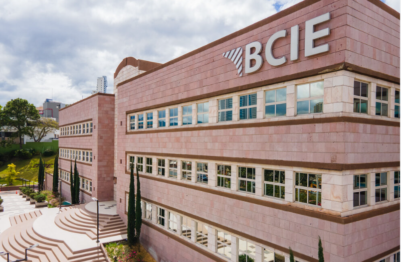 Exministro de Hacienda de El Salvador buscaría la presidencia del BCIE, según Bloomberg