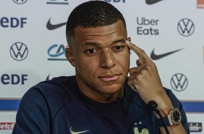 Mbappé, suplente en su regreso a un partido oficial