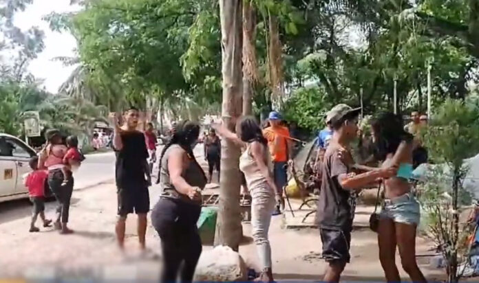 Migrantes pelean por comida en oriente de Honduras