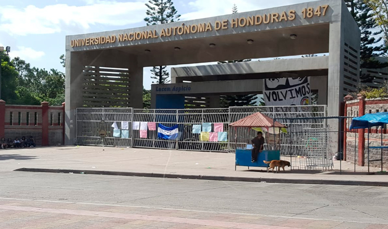 Encapuchados se toman instalaciones de la UNAH en protesta contra Junta Directiva