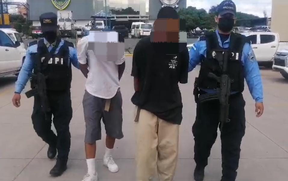 Aprehende a dos miembros activos de la Pandilla 18 con los rangos de «Homie» en poder de arma y droga Aprehende a dos miembros activos de la Pandilla 18 con los rangos de «Homie» en poder de arma y droga