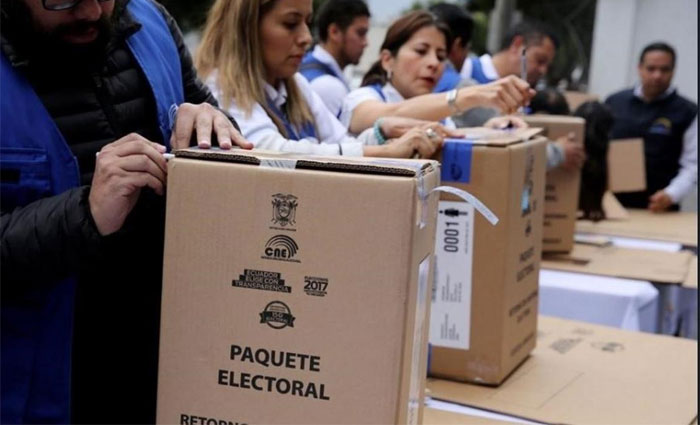 Ecuador acude a votar en unas inéditas elecciones Ecuador acude a votar en unas inéditas elecciones