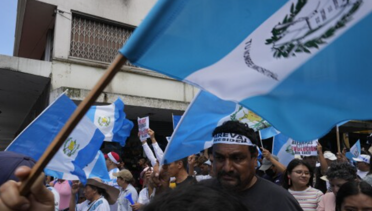 Guatemaltecos exigen renuncia de la fiscal general por interferencia a elecciones
