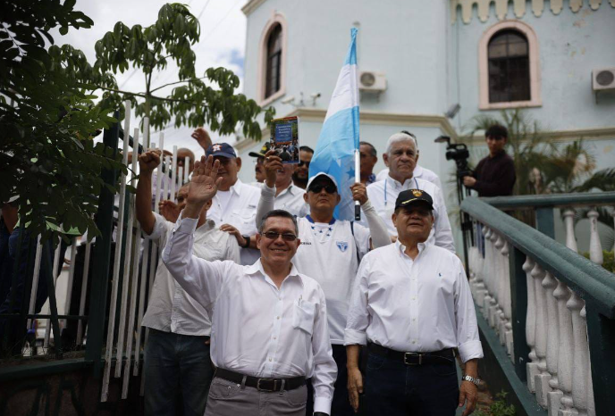 Generales en condición de retiro piden al Jefe de FF.AA. pruebas de las acusaciones contra ellos Generales en condición de retiro piden al Jefe de FF.AA. pruebas de las acusaciones contra ellos