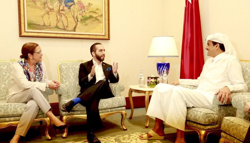 Bukele da la bienvenida a El Salvador al emir de Catar Tamim bin Hamad y a su delegación