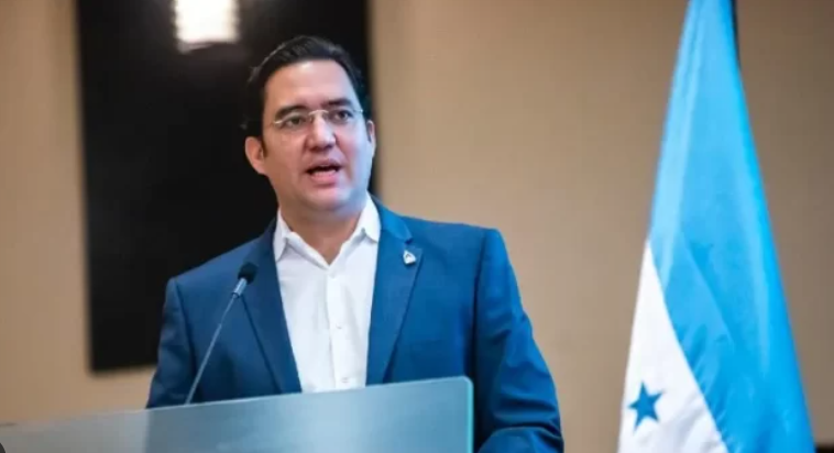 Héctor Zelaya: «El éxodo es un síntoma de enfermedad de un modelo económico»