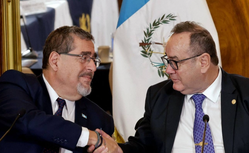 Presidente guatemalteco hace propuesta de transición a Arévalo
