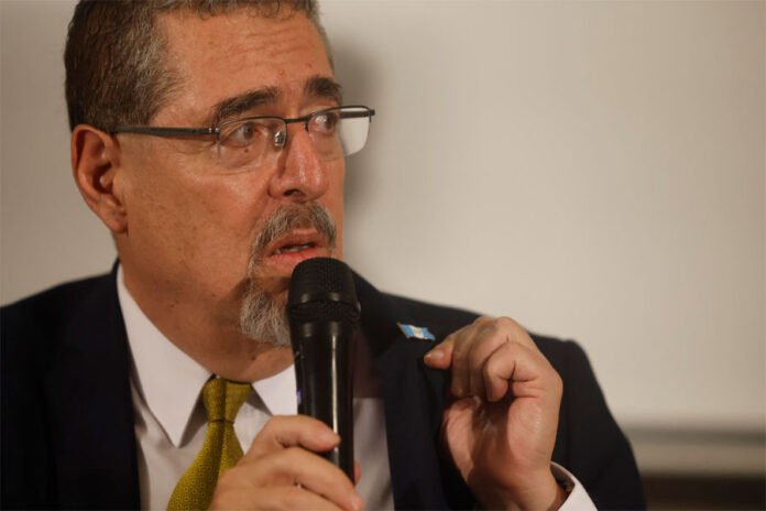 Presidente electo de Guatemala reitera que continúa el «golpe de Estado» en su contra Presidente electo de Guatemala reitera que continúa el «golpe de Estado» en su contra