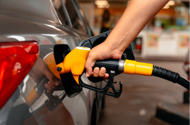 ¡Siempre hacia las nubes!, el precio de los combustibles a partir del lunes