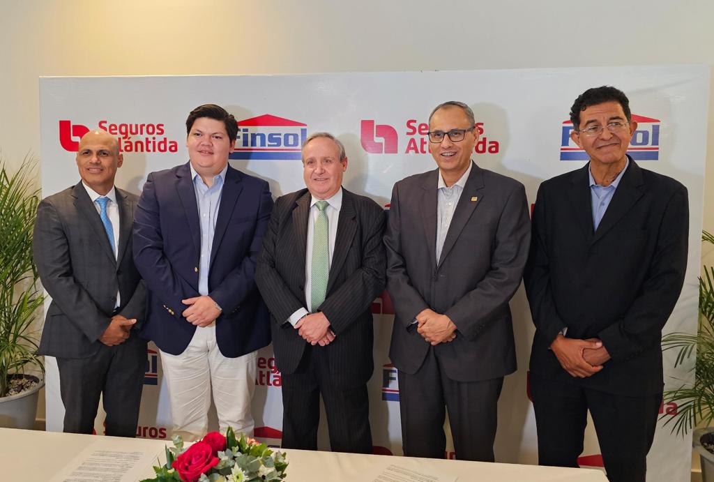Finsol y Seguros Atlántida firman alianza para beneficiar a los clientes con nuevos productos y servicios