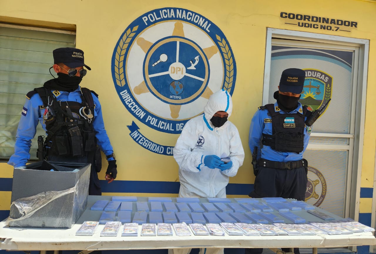 «CHIVAS» Encuentran más de 210 mil dolares falsos al interior de caja fuerte «CHIVAS» Encuentran más de 210 mil dolares falsos al interior de caja fuerte