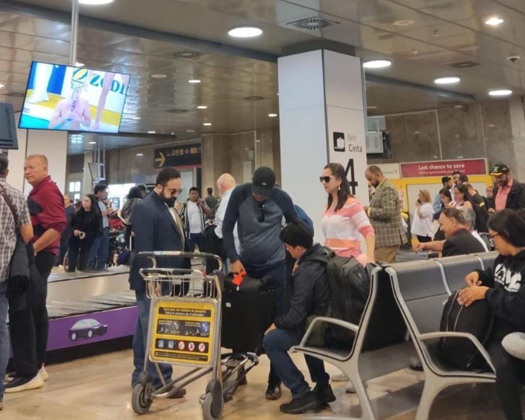 Nutrido séquito acompaña a Redondo en su viaje a China, Rusia y EEUU