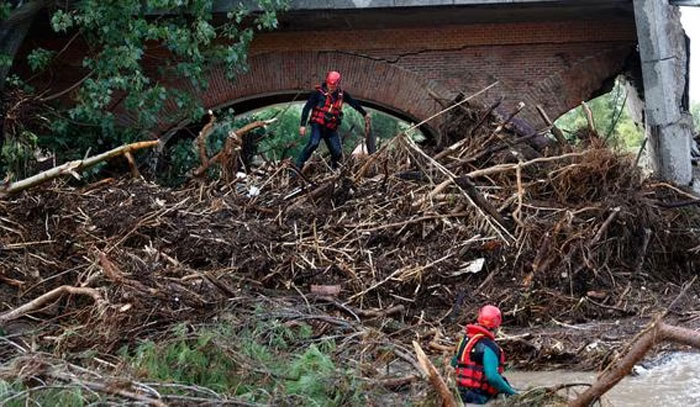 Las fuertes lluvias dejan dos muertos, tres desaparecidos y numerosos incidentes en España Las fuertes lluvias dejan dos muertos, tres desaparecidos y numerosos incidentes en España