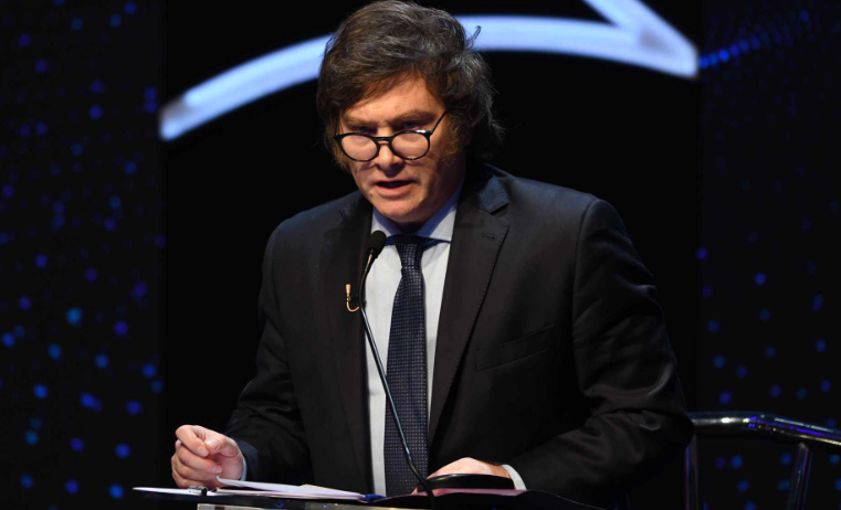 Milei sueña con ganar en primera vuelta y la tensión con el Papa sube varios niveles