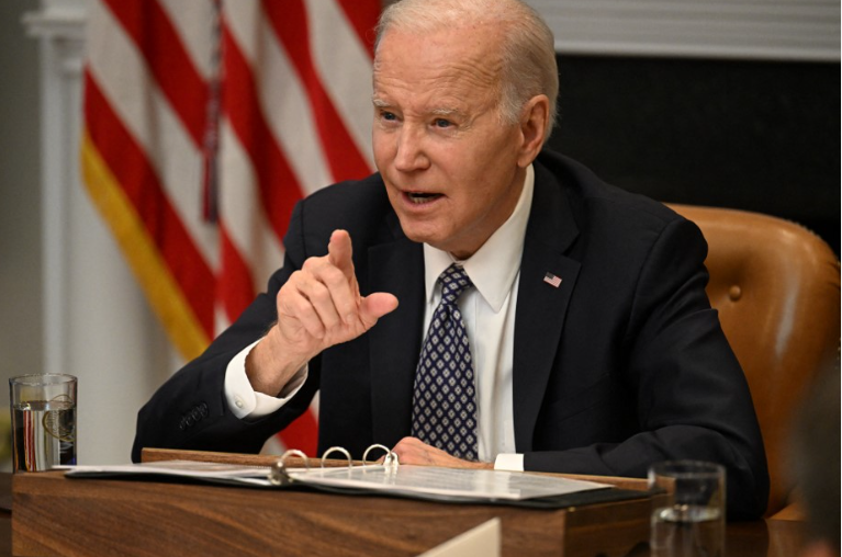 Biden pide a republicanos respaldar prohibición de armas de asalto tras tiroteo en Maine