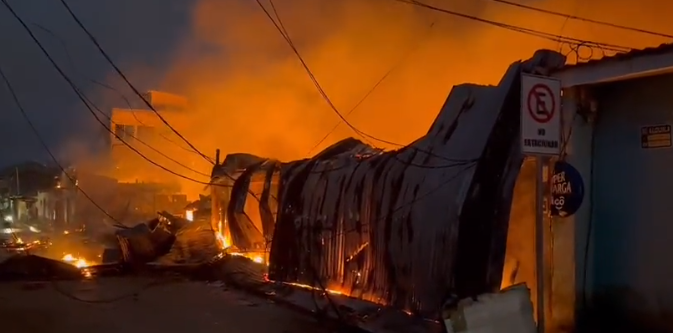 Incendio reduce a cenizas 16 negocios en Intibucá