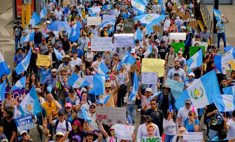 Guatemala: Hoy completa una semana de protestas y los campesinos se suman con un «paro indefinido»